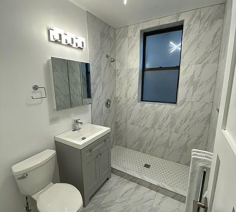 3rd image of 707 W Wellington Ave #1