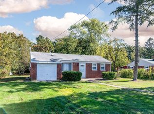 1667 N Thompson Dr, Bay Shore, NY 11706