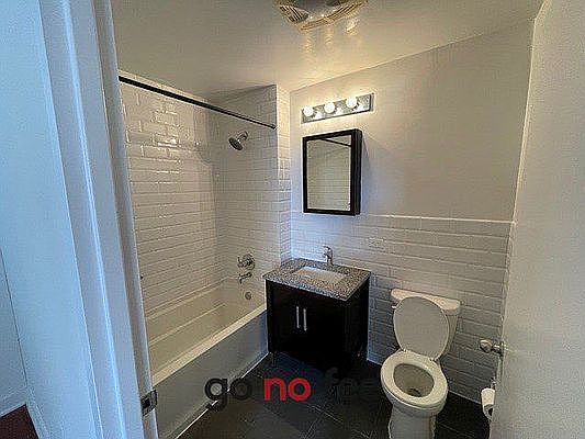 5th image of 454 Manhattan Ave APT 4K