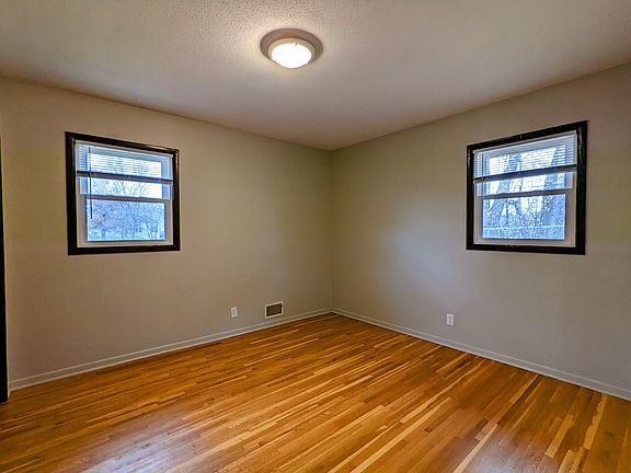5th image of 5115-5117 Washington St NE