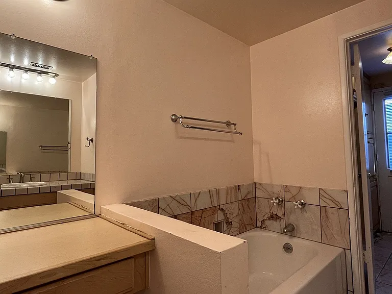 5532 Peacock Ln — Photo 14