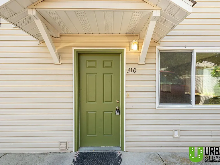 310 4th St — Photo 2