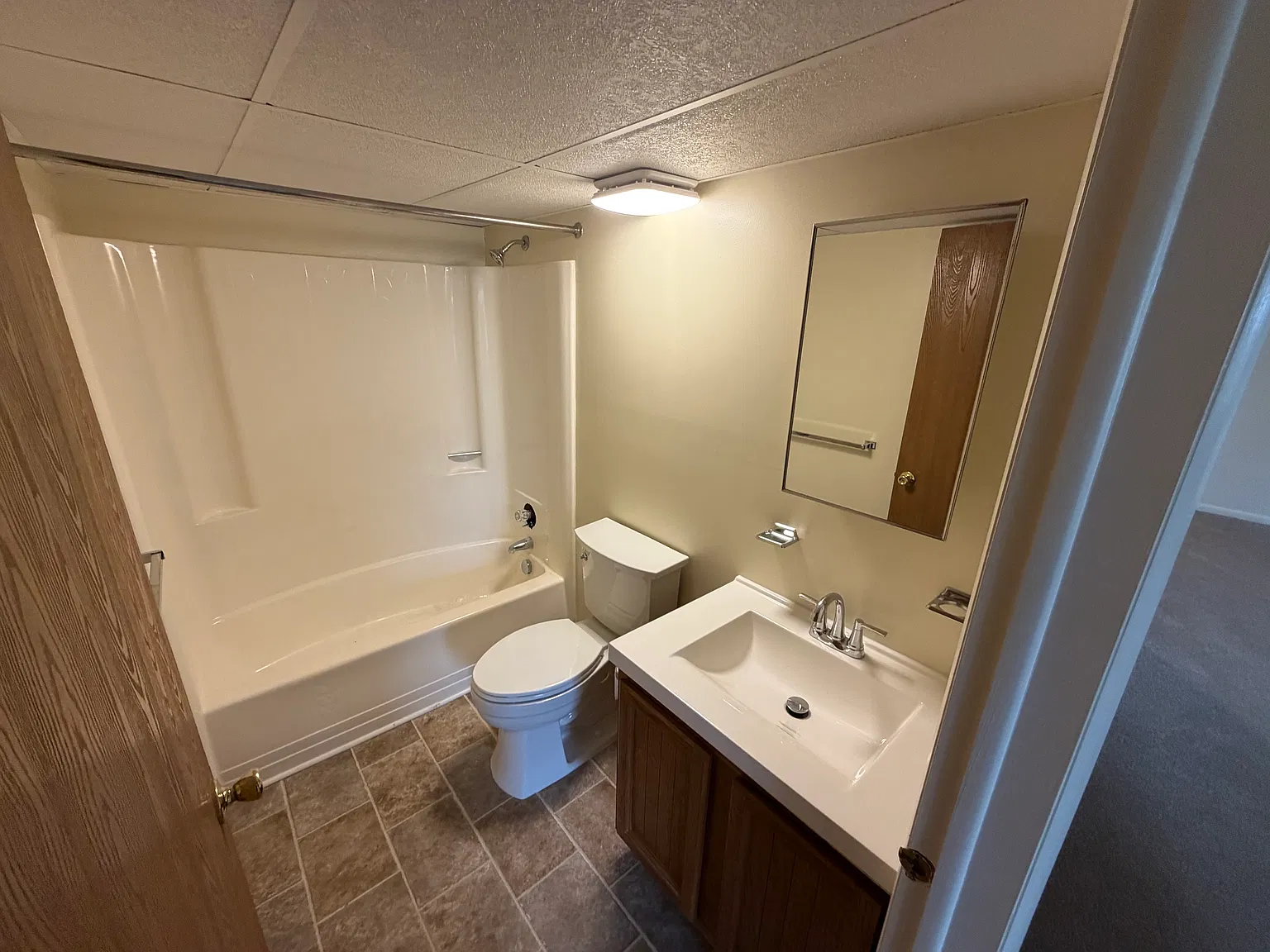 2 bed, 850 sqft, $1,650 — Photo 3