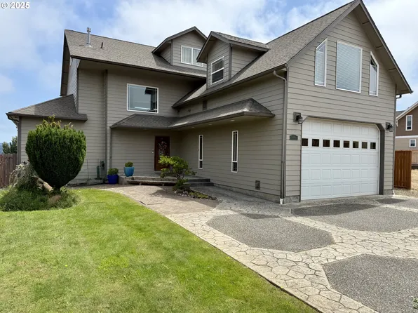 2125 Pine St, North Bend, OR 97459