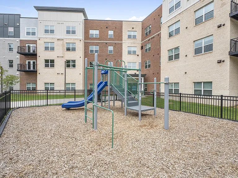 Lambert Landing I — Photo 10