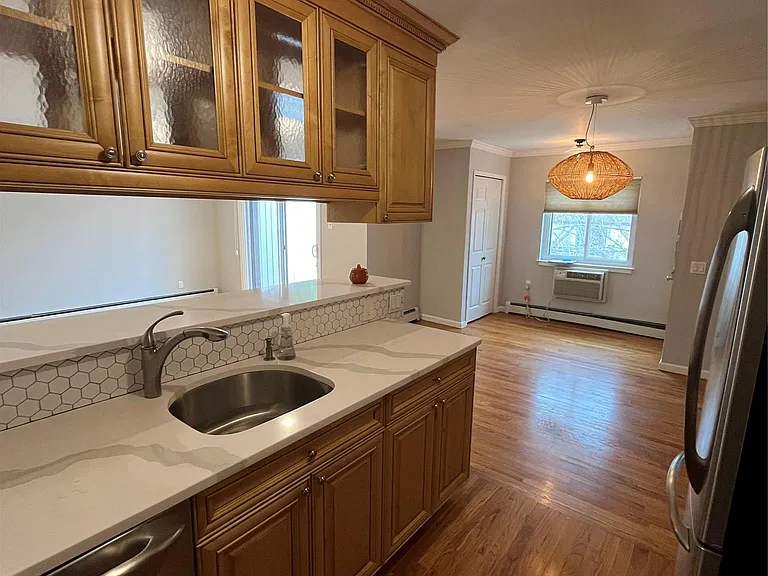 77 Richmond Blvd #4A — Photo 2
