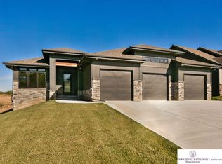2108 Gindy Dr, Gretna, NE 68147