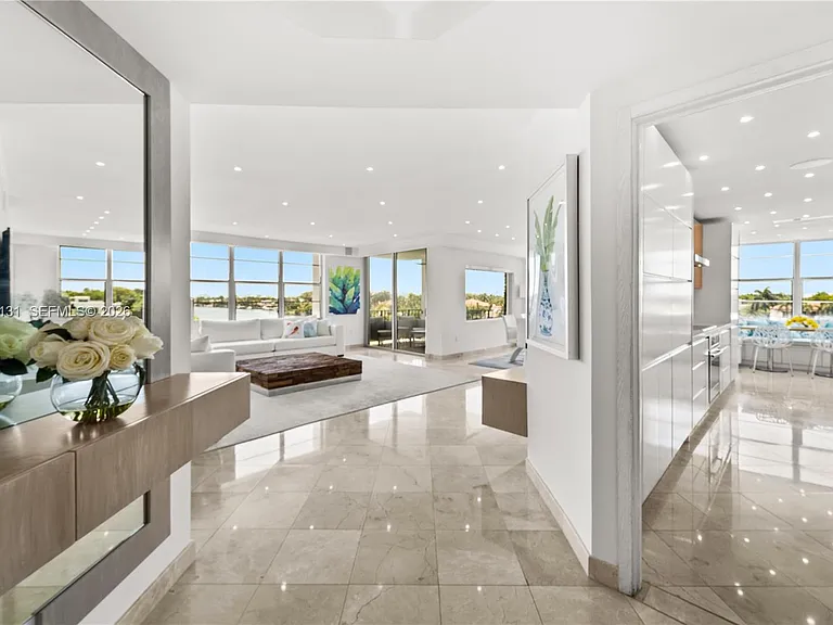 5640 Collins Ave #4D — Photo 2