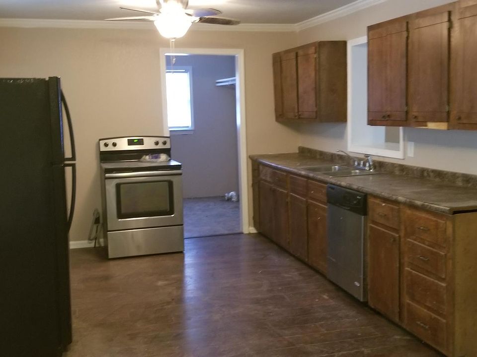 2nd image of 628 N Holman St