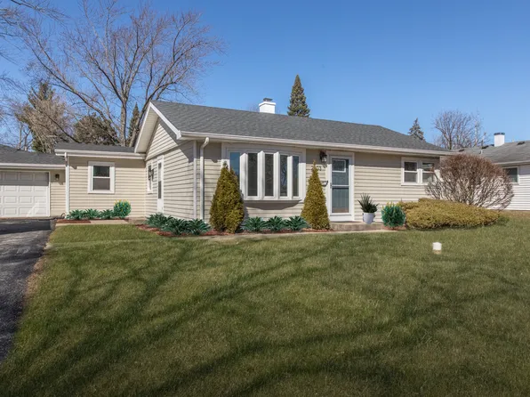 2803 Meadow Dr, Rolling Meadows, IL 60008