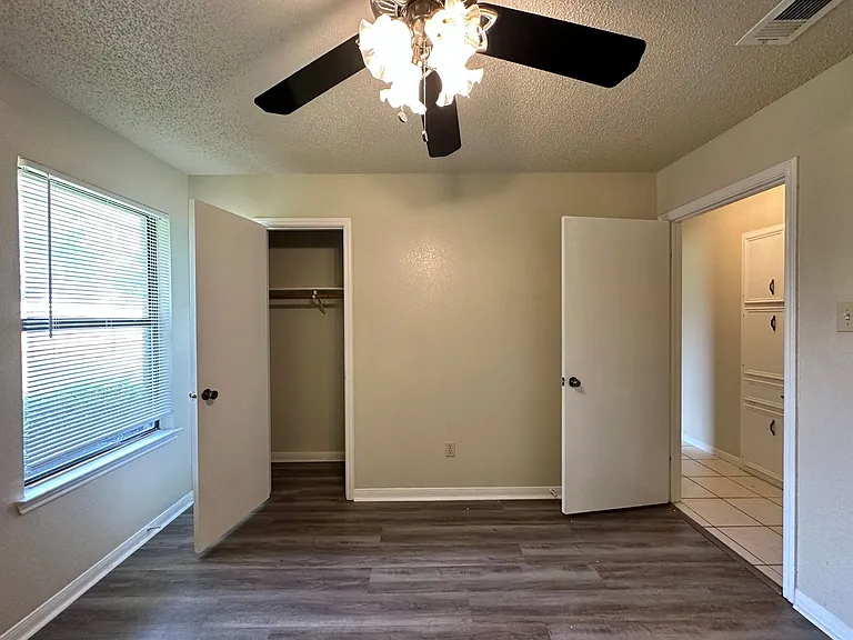 109 S Brook Dr — Photo 42