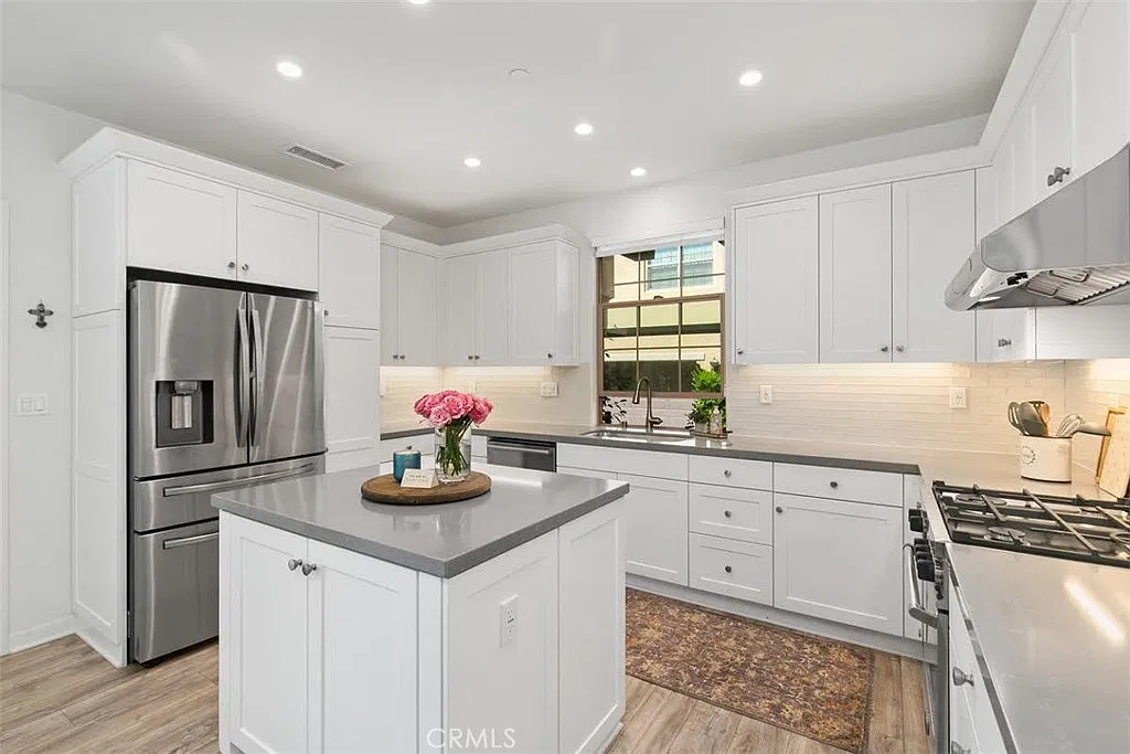 3 bed, 2.5 bath, 1617 sqft, $5,150 — Photo 1