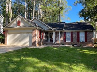 1295 Taylor Oaks Dr, Roswell, GA 30076