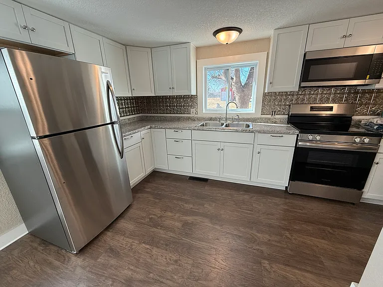 704 Walnut St — Photo 7