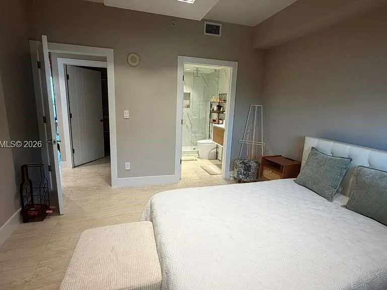 601 NE 36th St #1306 — Photo 13