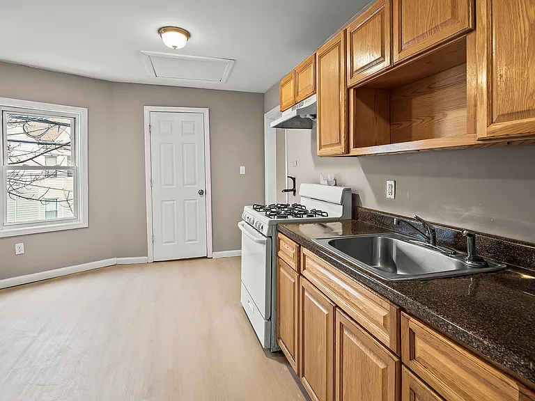 113 E Main St #2 — Photo 4