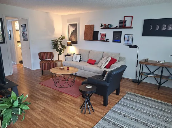 4720 Locust St NE APT 210, Saint Petersburg, FL 33703