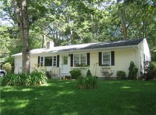 26 Hickory Dr, North Kingstown, RI 02852