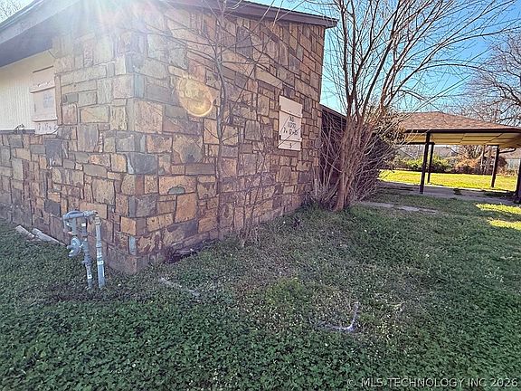 3rd image of 2021 N Frankfort Pl