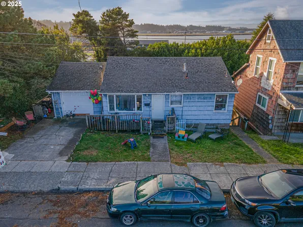 1860 Meade St, North Bend, OR 97459