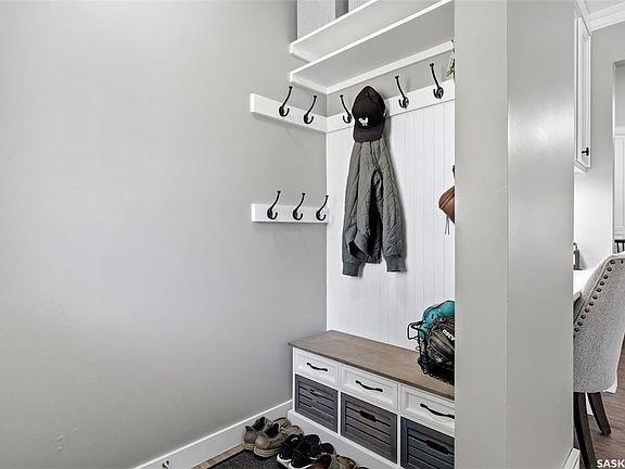 4th image of 279 Logan CRESCENT