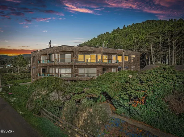 438 Shellmidden Way, Yachats, OR 97498