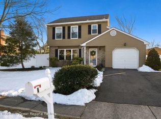 4 Aspen Ln, Howell, NJ 07731