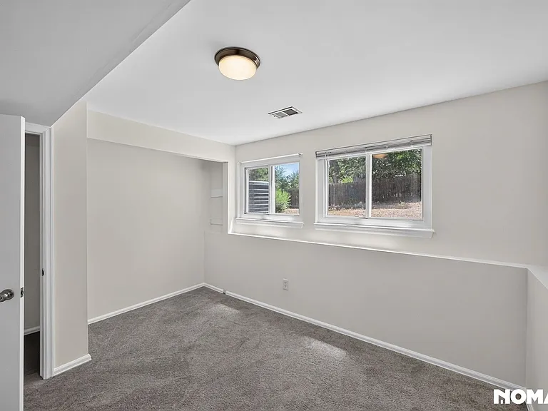 15652 E Jefferson Ave — Photo 10