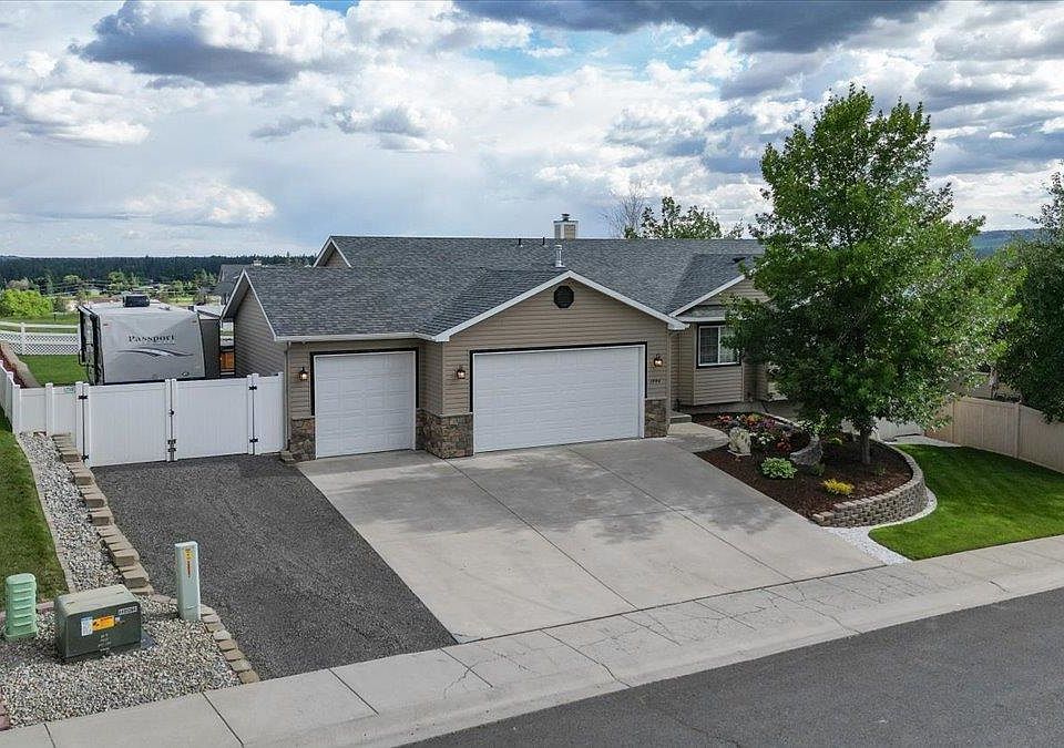 1st image of 1006 E Tara Lee Ave