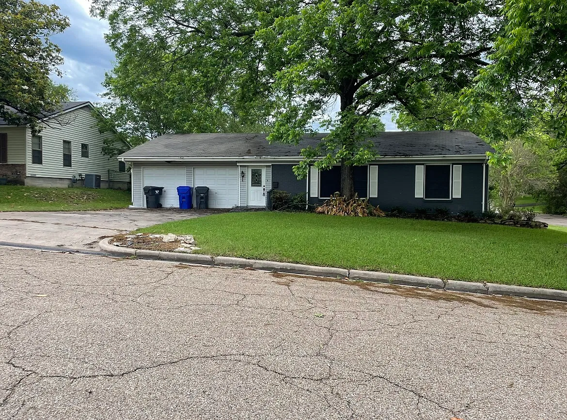 4 bed, 1660 sqft, $2,500 — Photo 1