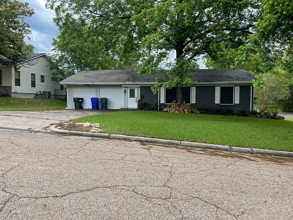 3420 Lyle Ave