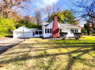 4 Greenwood Ct, Belleville, IL 62223
