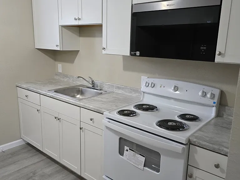112 Tacoma Rd — Photo 2