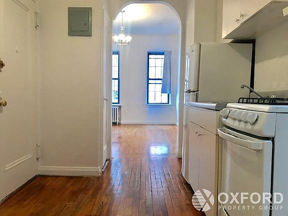 3rd image of 306 E 78th St APT 3A