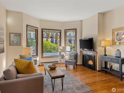 1733 15th Avenue #203, Seattle, WA, 98122