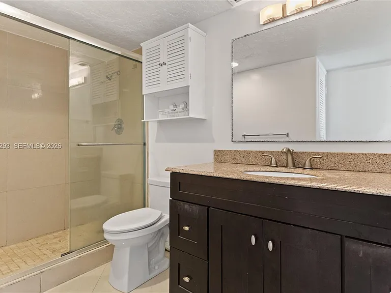 19390 Collins Ave #17 — Photo 17