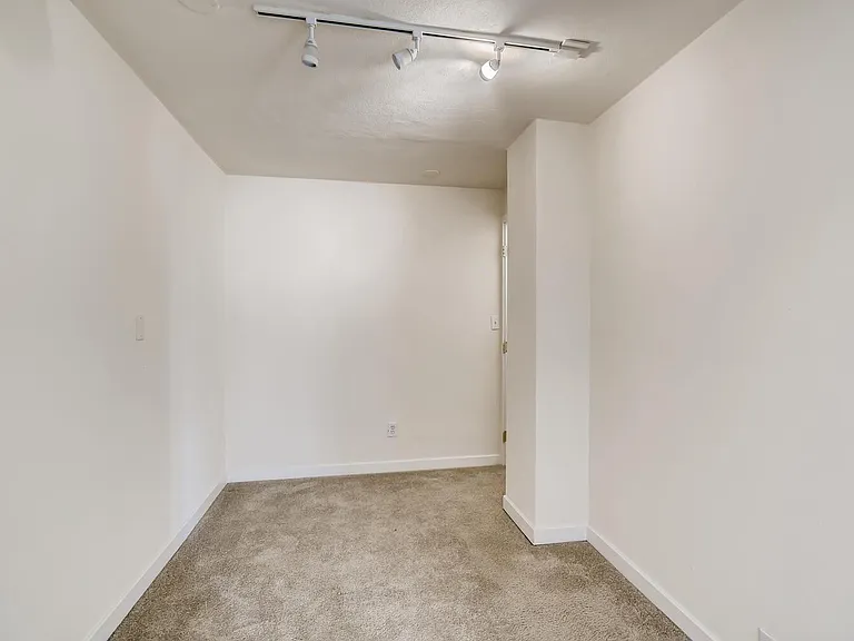 Skyline House — Photo 17