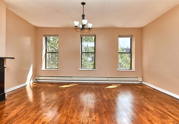 2nd image of 135 W 130th St APT 3