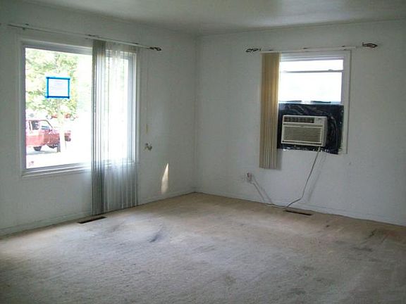 4th image of 4585 Moraine Ave