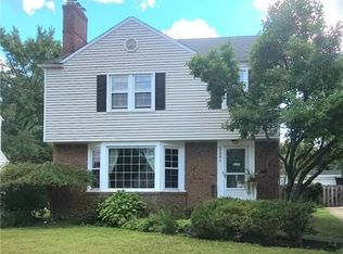 2281 Traymore Rd, University Heights, OH 44118