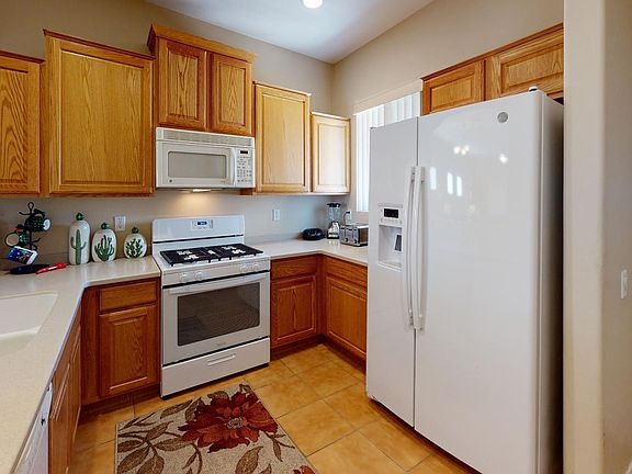 3rd image of 324 W Calle Media Luz