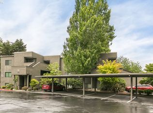 5602 S Riverside Ln APT 8, Portland, OR 97239