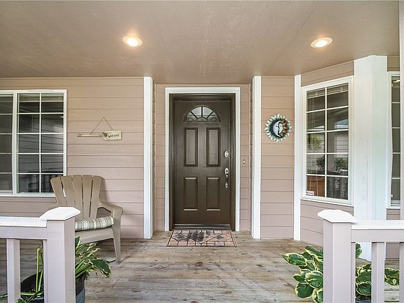 5th image of 13611 51st Ave NW