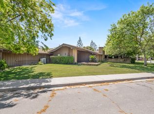 2414 Country Club Ln, Selma, CA 93662