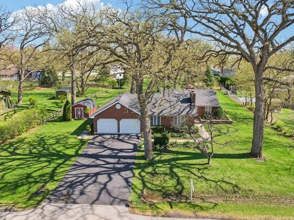 9N827 Beckman Trl, Elgin, IL 60124