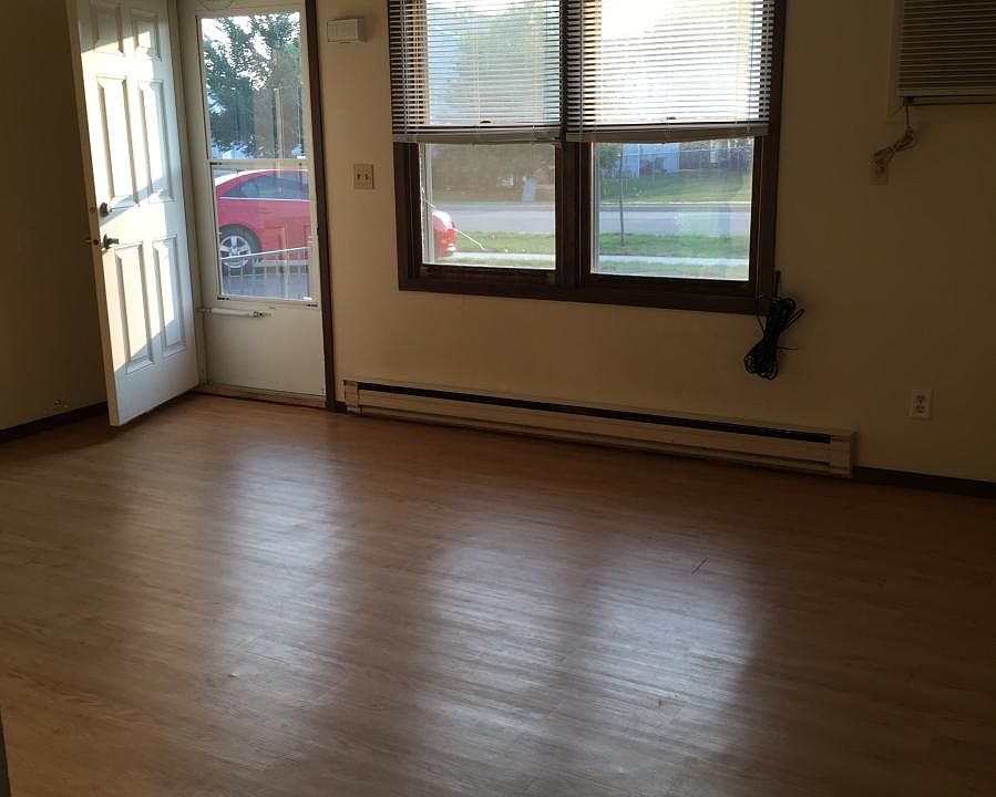 1st image of 422 Windsor Dr APT 3