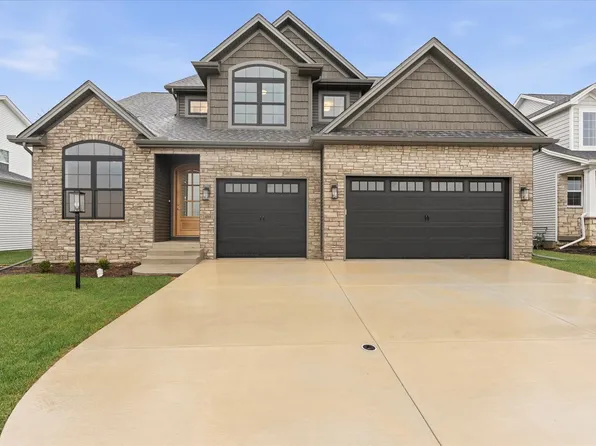 1403 Ravenwood Dr, Mahomet, IL 61853