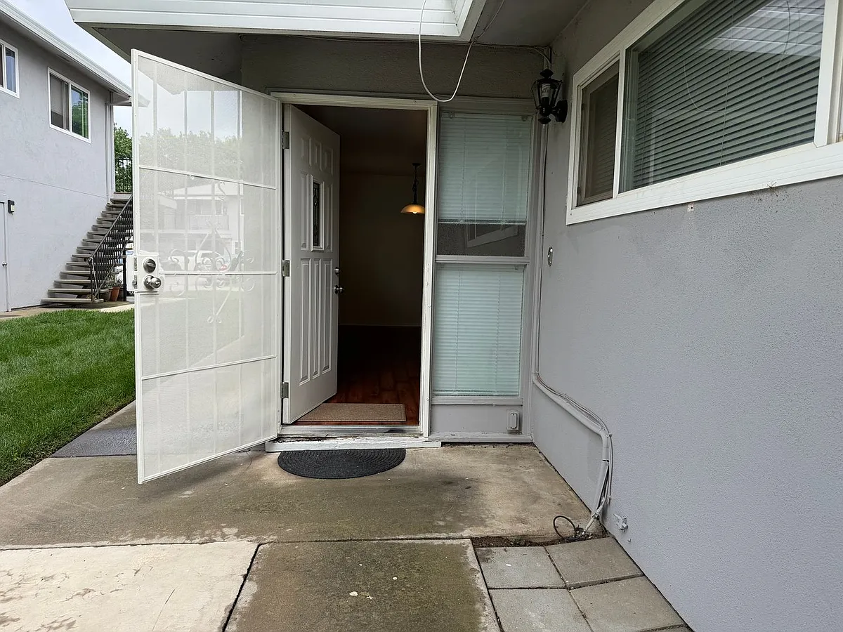 Building Photo - 9009 Casals St #2