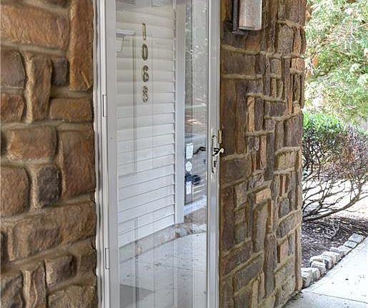 3rd image of 1068 Schmidt Ln