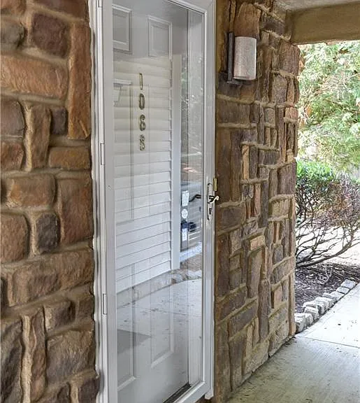 1068 Schmidt Ln — Photo 3